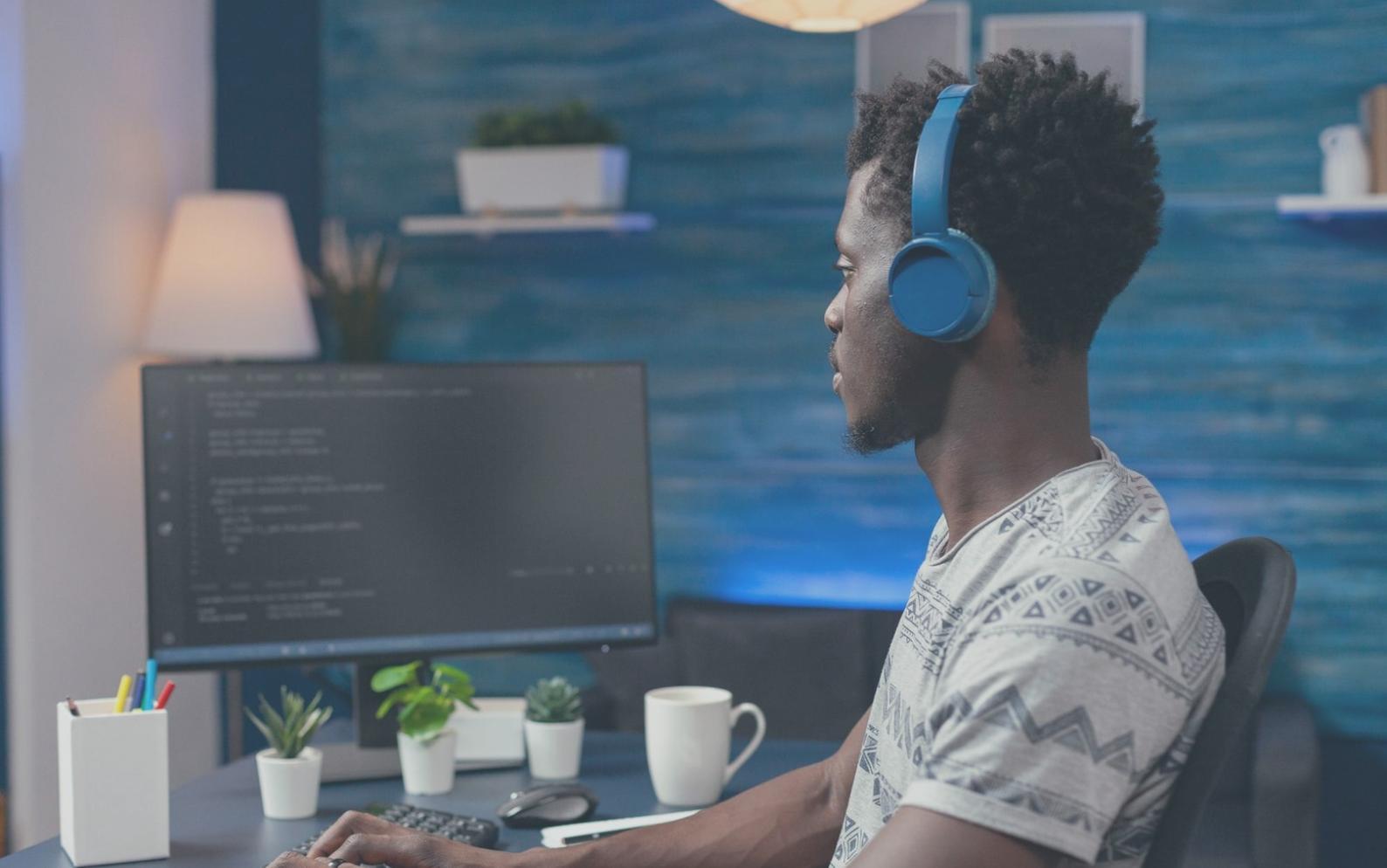 Session de formation SEO interactive avec instructeur et participants collaborant en ligne